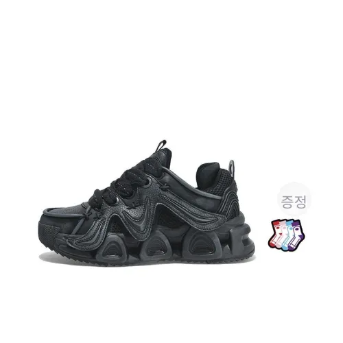 Masongarments 윈드스톰 컬렉션 청키 스니커즈 로우탑 옵시디언 블랙 워싱 처리 남녀공용