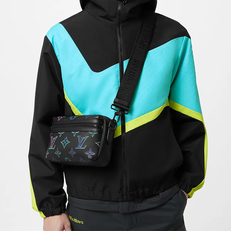 LOUIS VUITTON Messenger Comet Pm Black Borealis-6