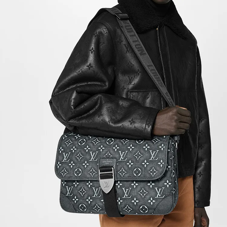 LOUIS VUITTON Archy Cow Leather Messenger Bag, Shoulder Bag, Crossbody Bag Medium Size Men's Black-6
