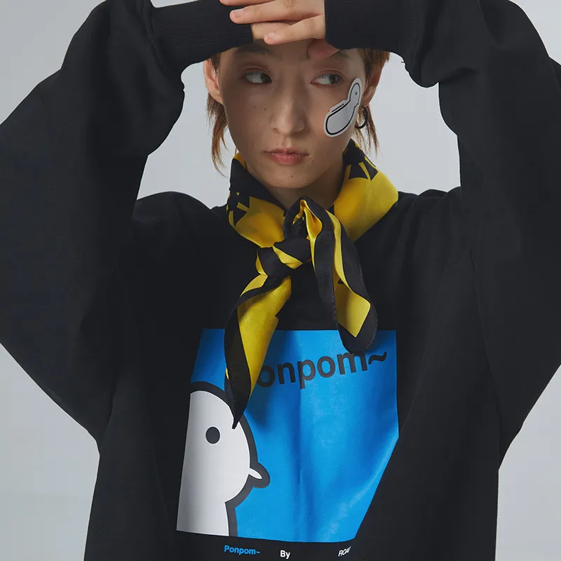 ROARINGWILD Ponpom Sweatshirt Unisex Black-4