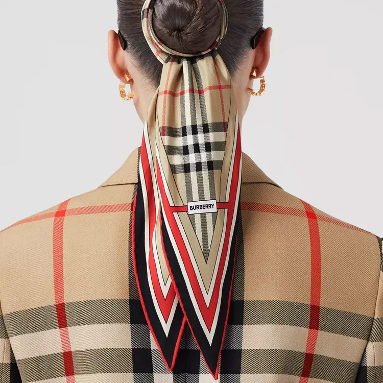 Burberry Checked Diamond-Shape Scarf-2