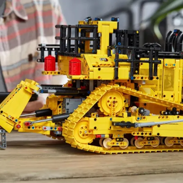 LEGO Technic App-Controlled Cat D11 Bulldozer Set 42131 Yellow/Black-3