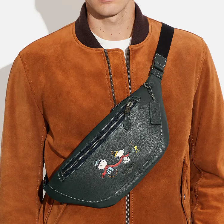 Peanuts X Snoopy X COACH Fanny Packs-3