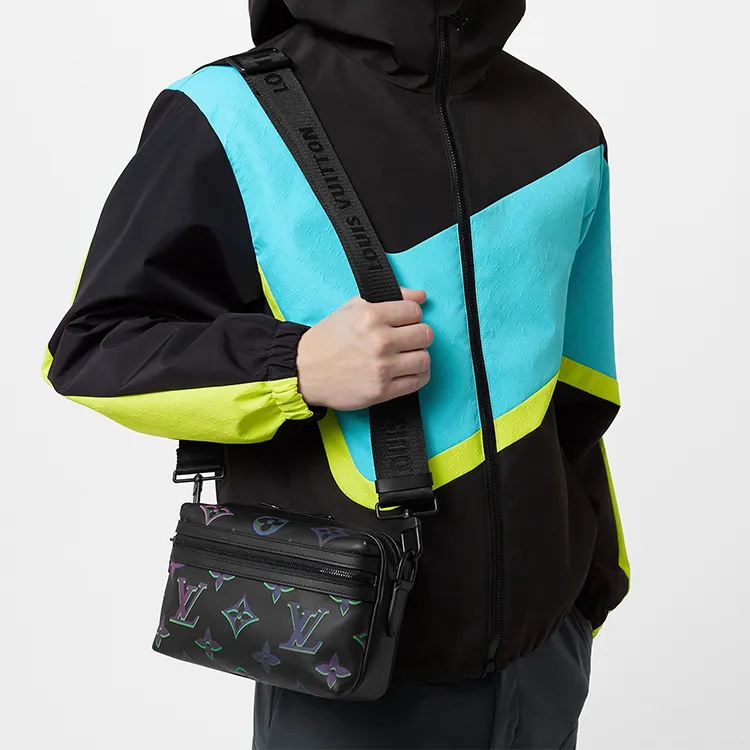 LOUIS VUITTON Messenger Comet Pm Black Borealis-7