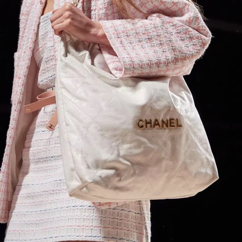 CHANEL 22Bag Smooth Finish Calfskin Tote Bag, Shopping Bag, Handbag, Shoulder Bag, Crossbody Bag Women's White-4