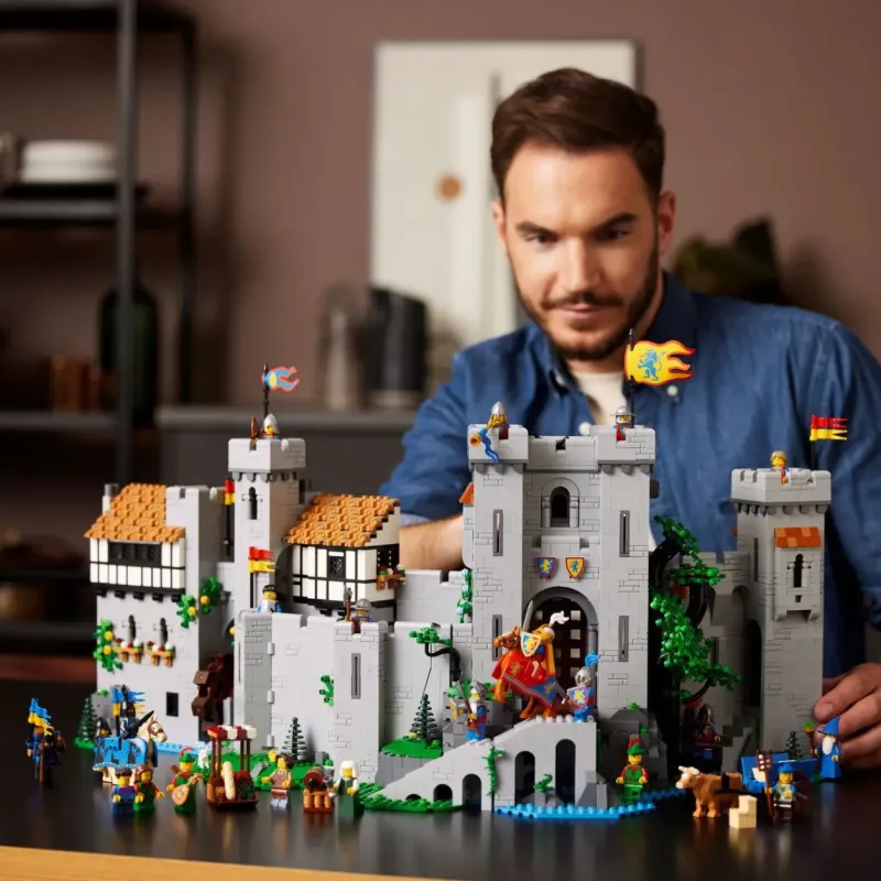 LEGO Lion Knights' Castle Building Blocks 10305-3
