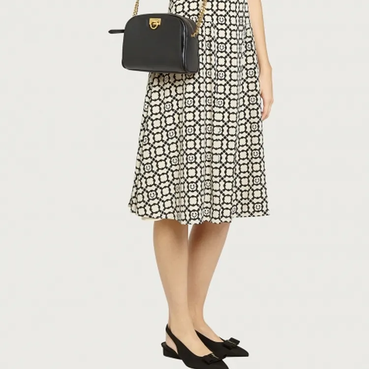 Ferragamo Trifolio Shoulder Bags-4