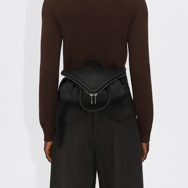 Bottega Veneta Leather Zip Closure Fanny Pack Men's Black-4