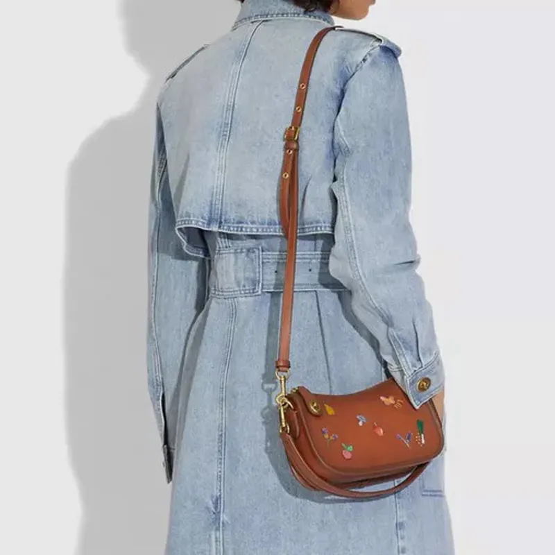 COACH Swinger Leather Shoulder Bag, Pochette, Shoulder Bag, Crossbody Bag, Handbag Medium Size Women's Brown-3