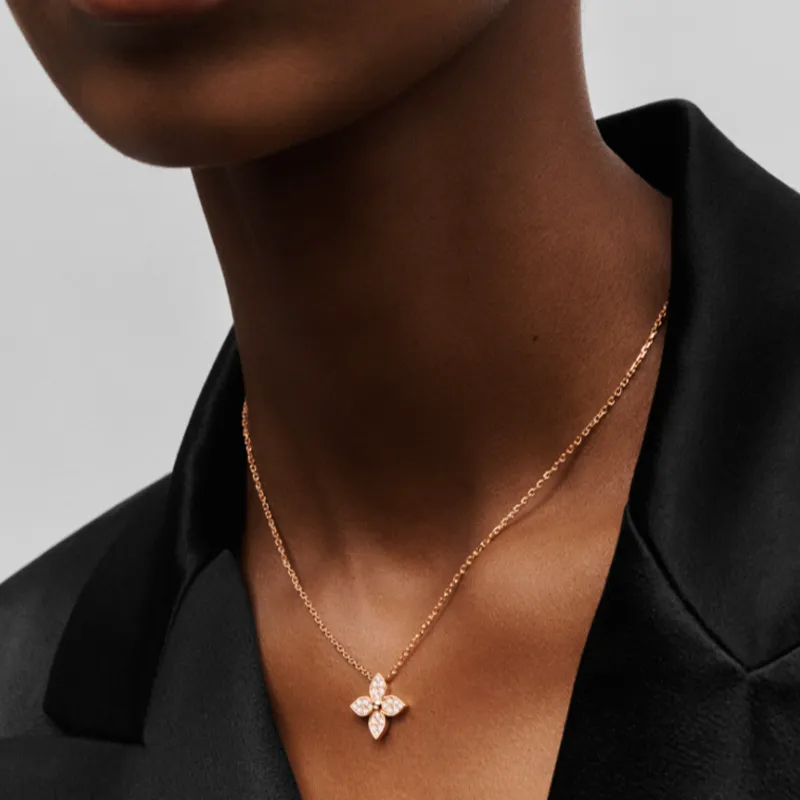 LOUIS VUITTON Star Blossom Pendant-2