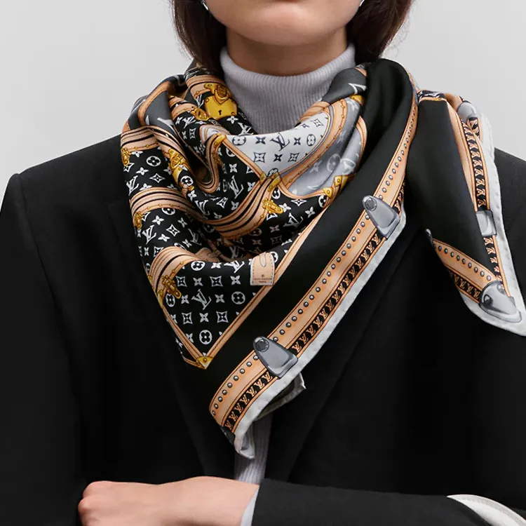 LOUIS VUITTON Let's Go Square 90-3