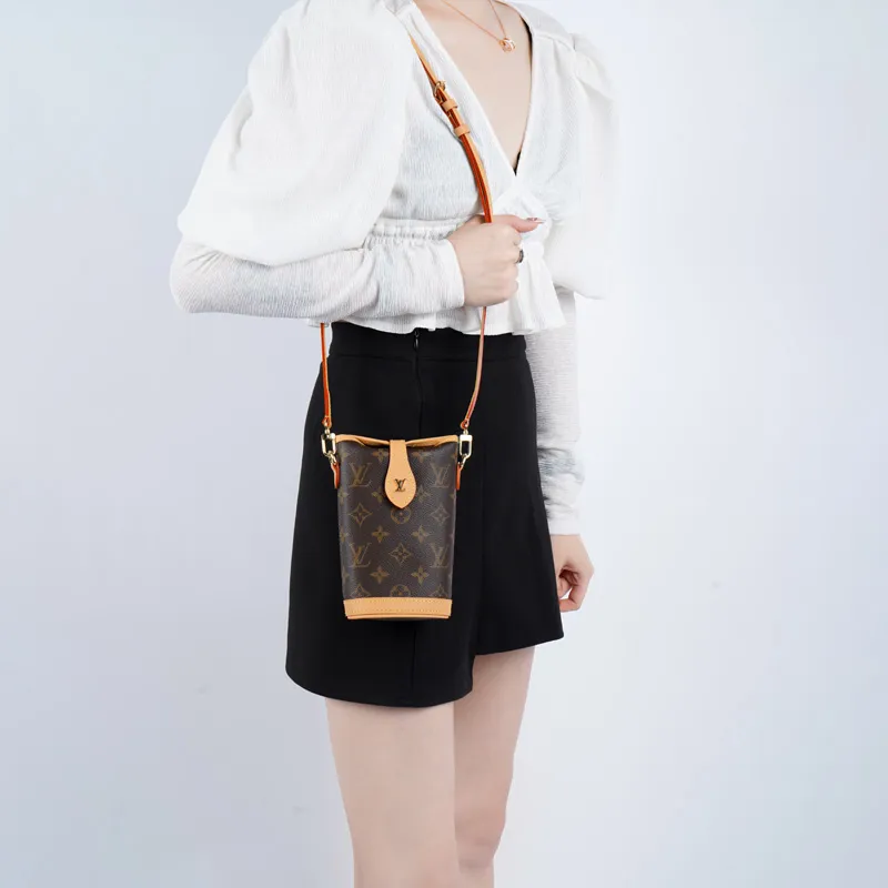 LOUIS VUITTON Fold Me Pouch Monogram Brown-7
