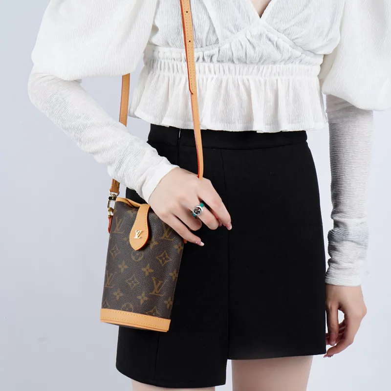 LOUIS VUITTON Fold Me Pouch Monogram Brown-8
