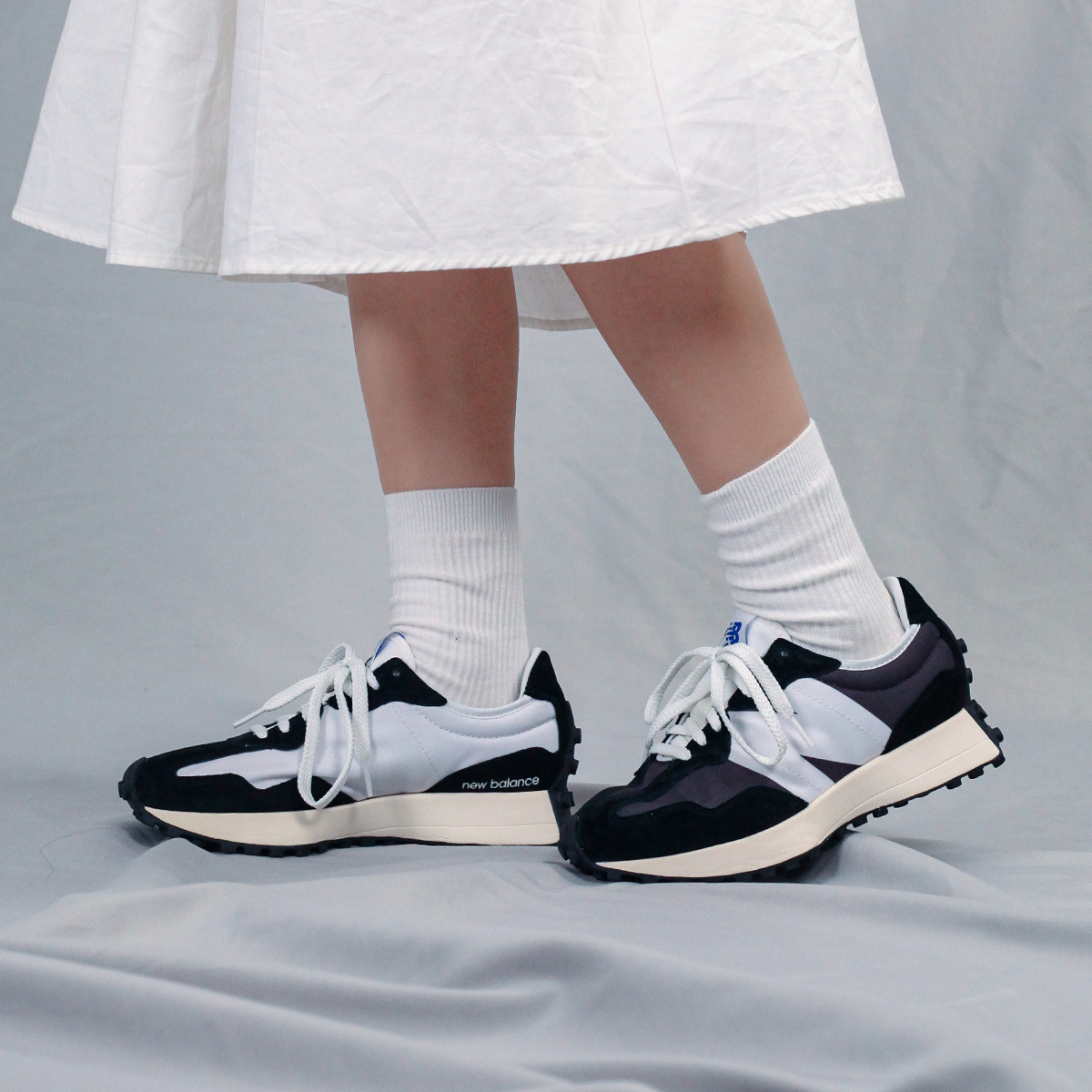☆ユニセックス☆New Balance 327 Black/White New Balance 327 Unisex Casual Sneakers Shoes Women 12 / Mens