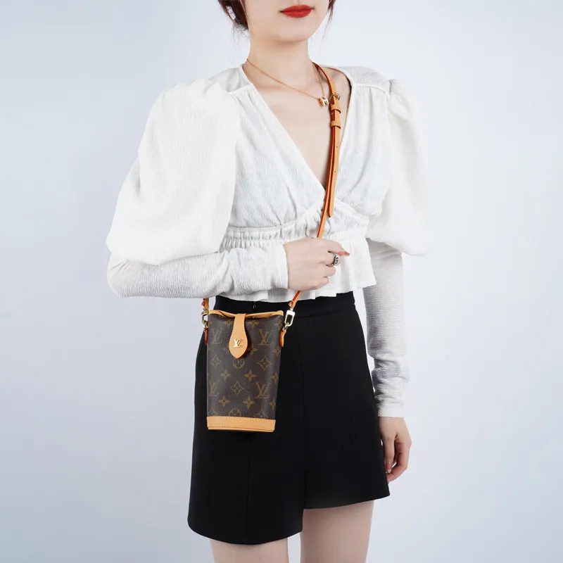LOUIS VUITTON Fold Me Pouch Monogram Brown-9