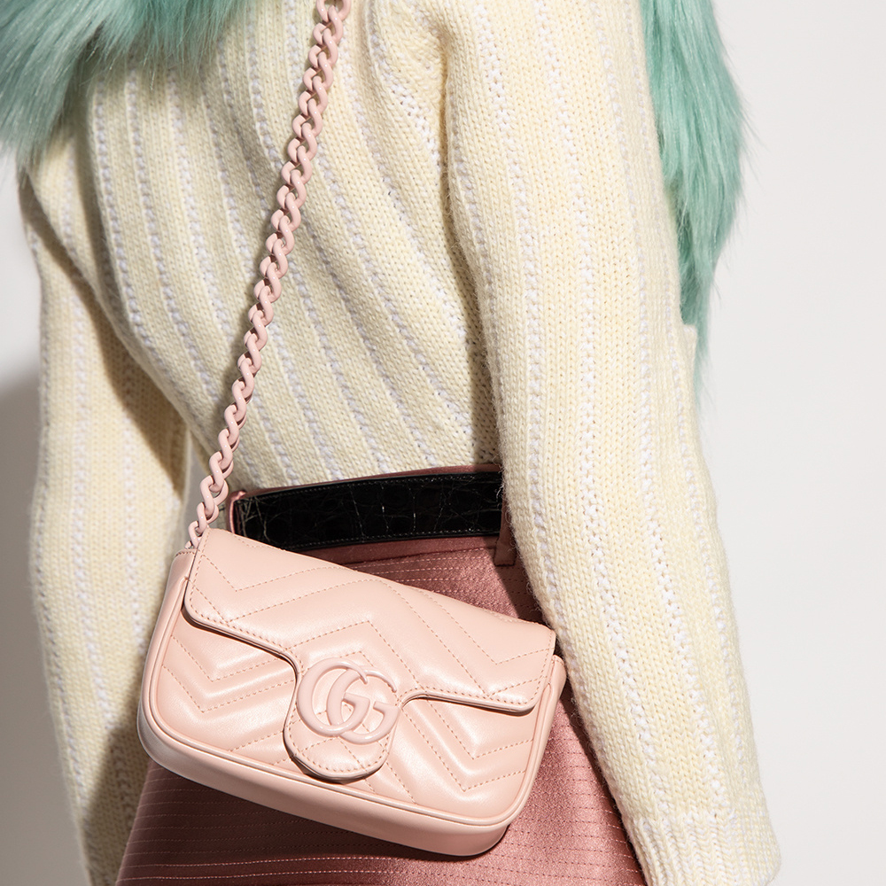 GUCCI GG Marmont V-Shaped Quilted Leather Flap Bag Chain Bag
