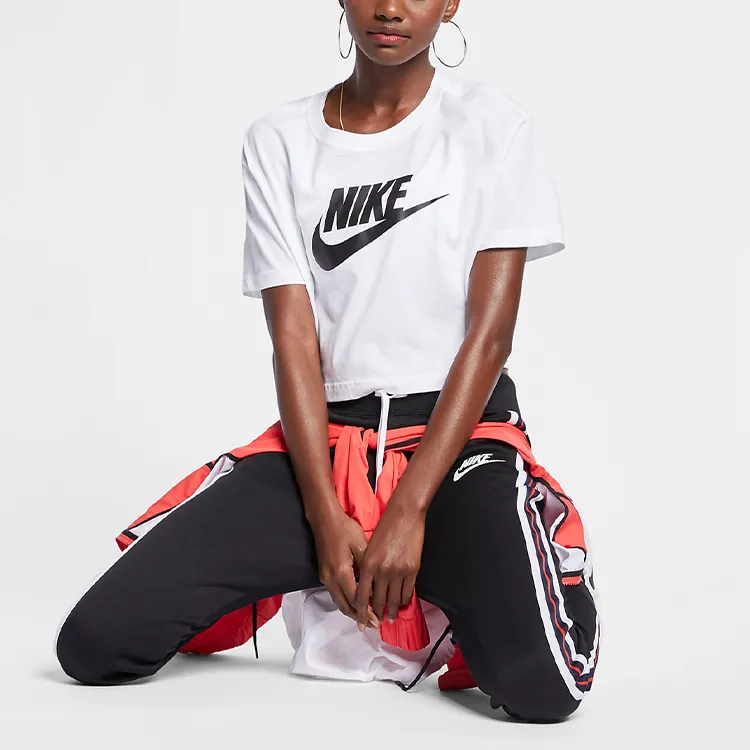 Nike Sportswear Essential Women's Cropped Logo T Shirt-3