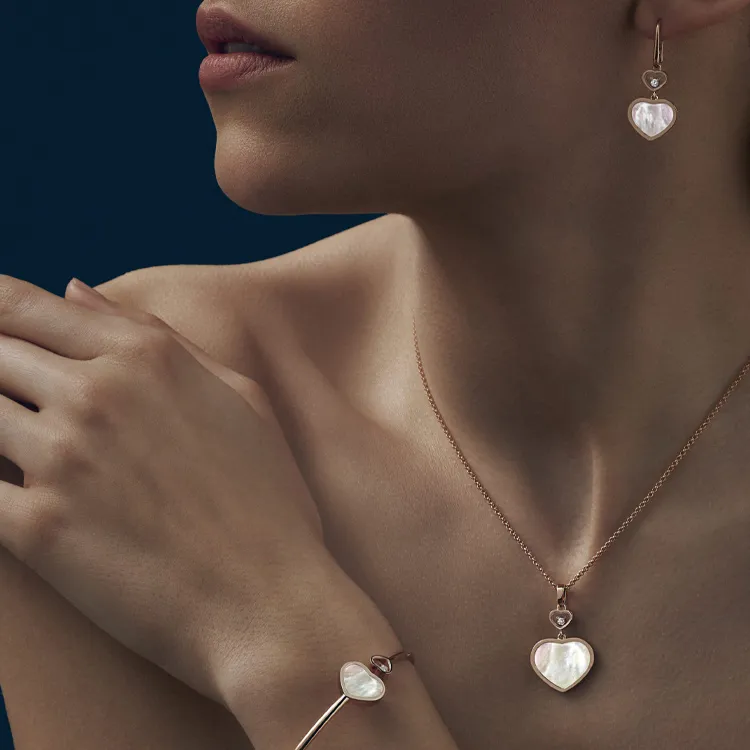 Chopard 18kt Rose Gold Happy Hearts Mother of pearl And Diamond Pendant Necklace-2