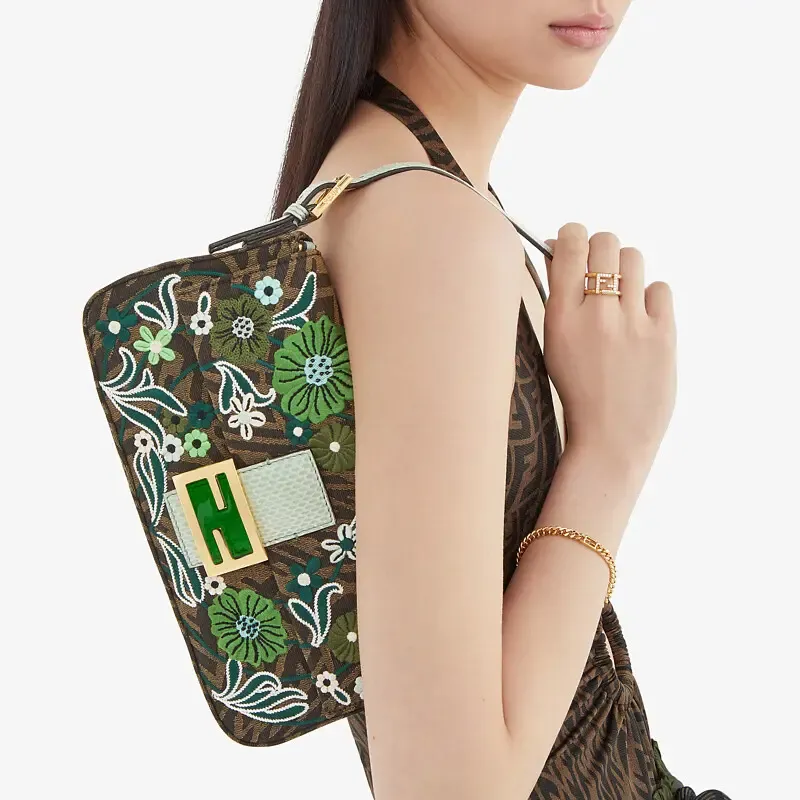 FENDI Baguette Handbags-4