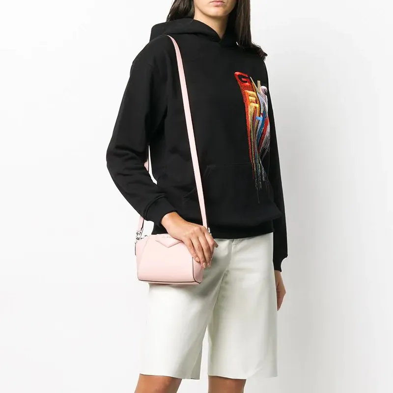 Givenchy Antigona Shoulder Bags-4