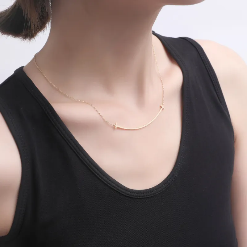 TIFFANY & CO. Pre Owned 2010s 18K Yellow Gold Small T smile Necklace-2
