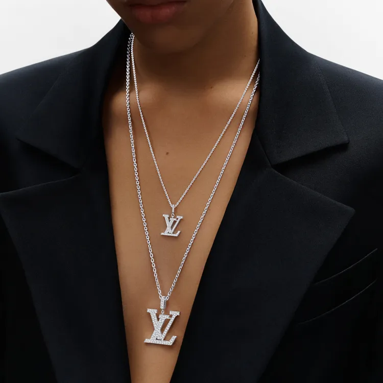 LOUIS VUITTON Lv Medium Pendant White Gold And Diamonds-3