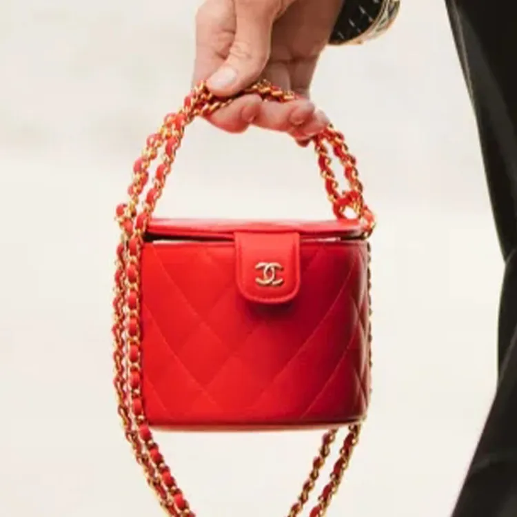 CHANEL 23C Early Spring Sheepskin Bucket Bag, Picnic Bag, Handbag, Shoulder Bag, Crossbody Bag Women's Red-4