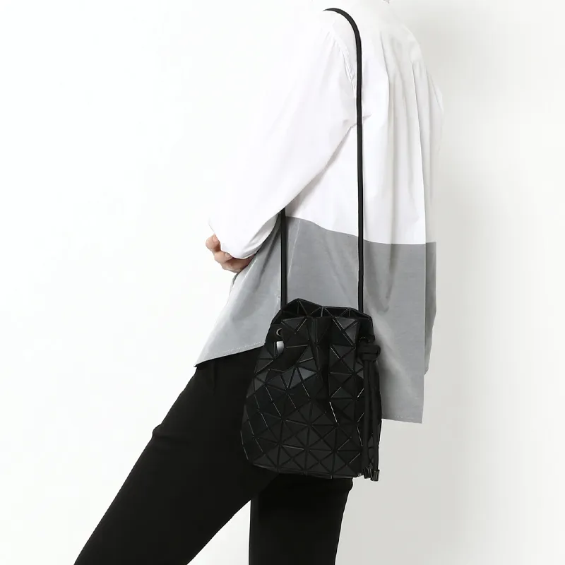ISSEY MIYAKE WringPrism Polyester Bucket Bag Crossbody Bag Women's Black-4