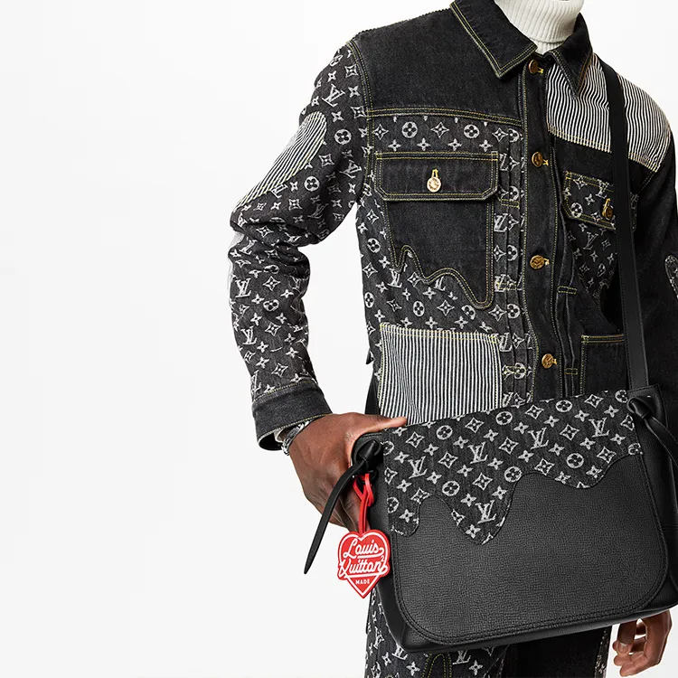 LOUIS VUITTON X Nigo Besace Tokyo Monogram Black-5