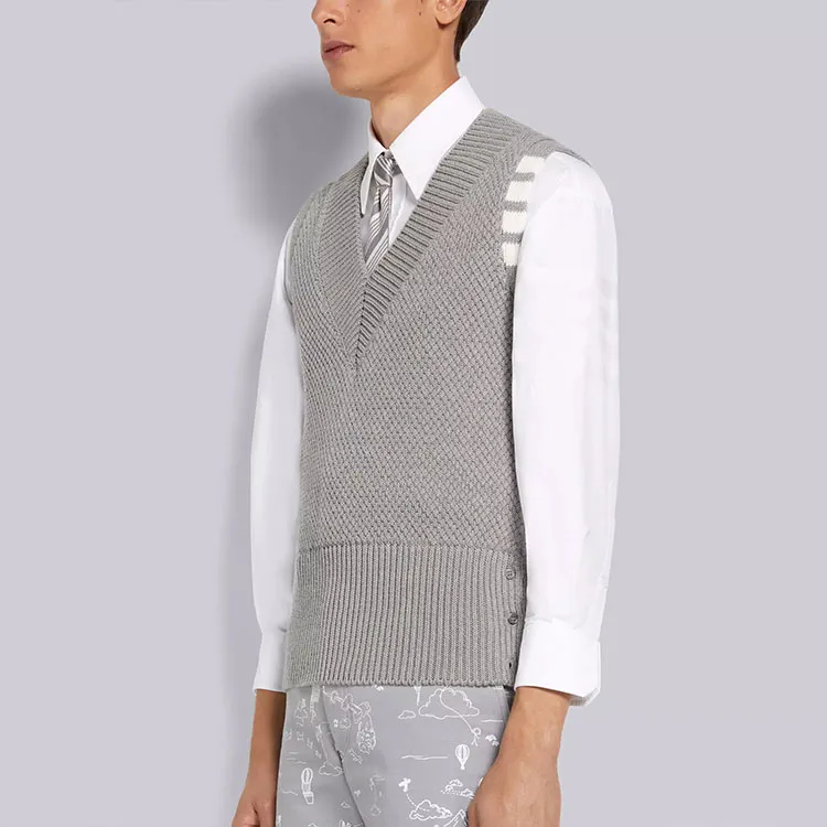 THOM BROWNE 4 Bar V neck Vest-3