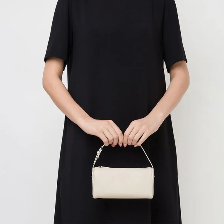THE ROW 90s Leather Tote Bag-8