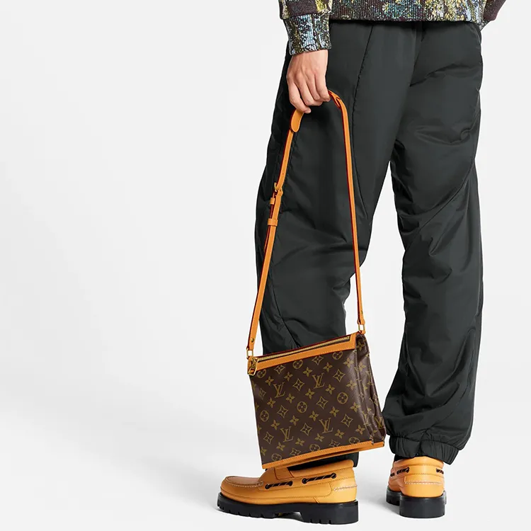 LOUIS VUITTON Saumur Messenger Monogram Legacy Pm Brown-6