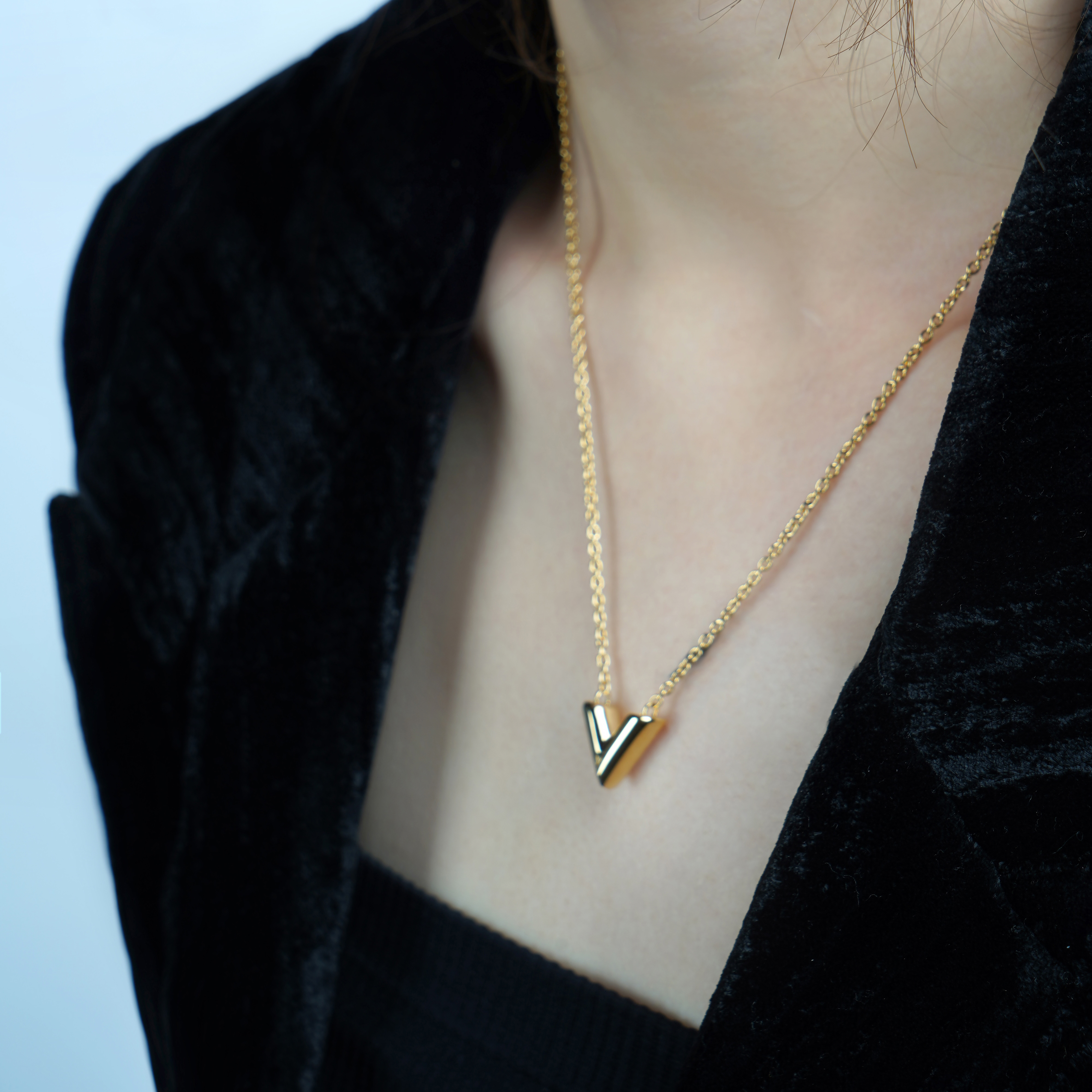 レビュー高評価の商品!の商品をすべて Essential Necklace VUITTON LOUIS V Jordan Rcj Cheap - Gold アクセサリー