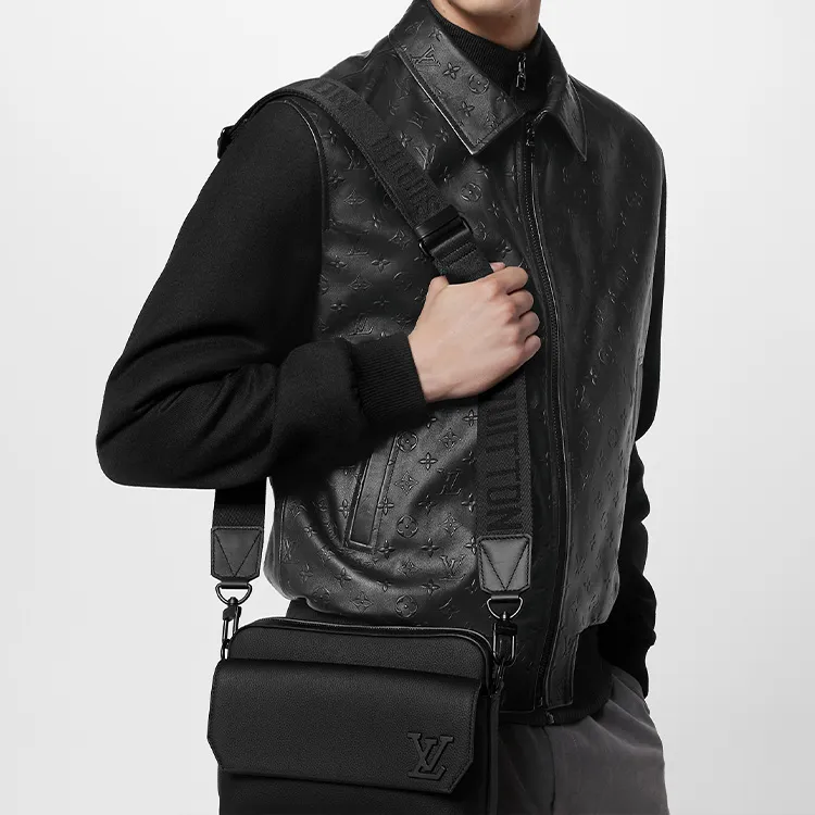 LOUIS VUITTON M24750 Fastline Messenger-7