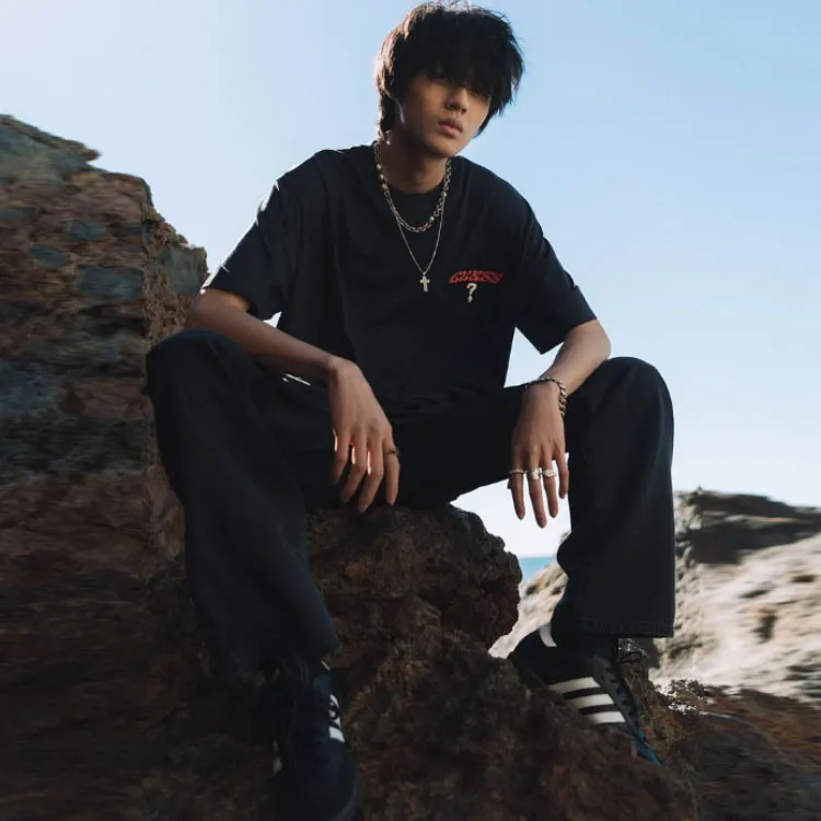 88rising X GUESS T-Shirts Men Dark Gray-1