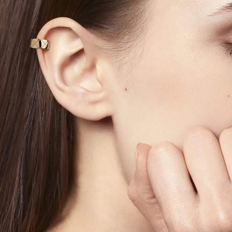 CHANEL 18K Gold Earrings Unisex-1