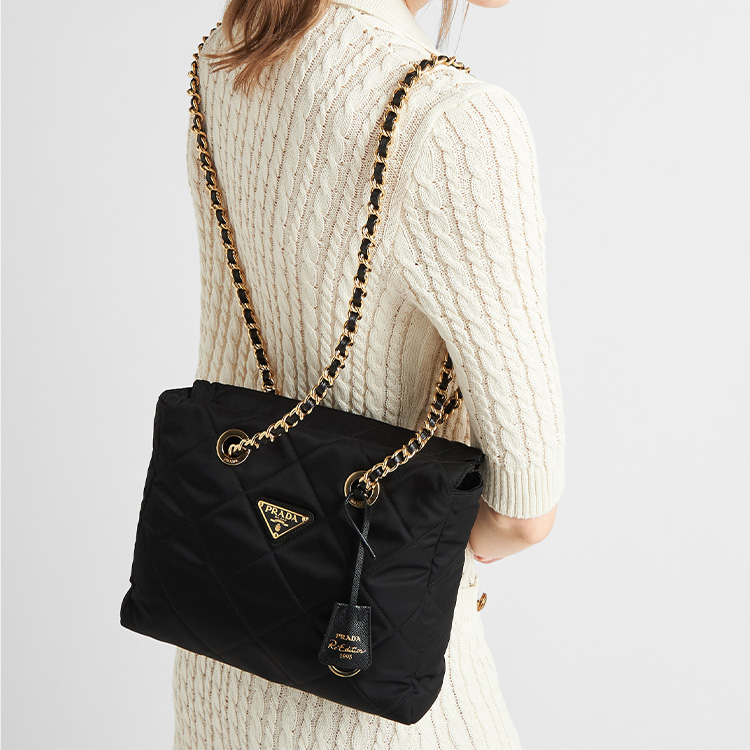 Prada 自慢のパリ限定 Re-Edition ゴールド金具 ショルダーBag PRADA Prada Re-Edition 2005 satin bag with crystals