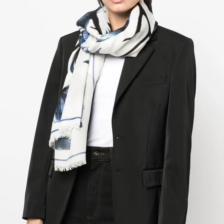 Alexander McQueen Knit Scarf Women's White/Blue-1
