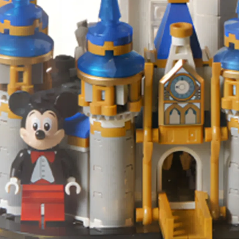LEGO Mickey Mouse Mini Disney Castle & Glass Lamp Shade Unibody Display Case Building Blocks 301 600 40478 3-3