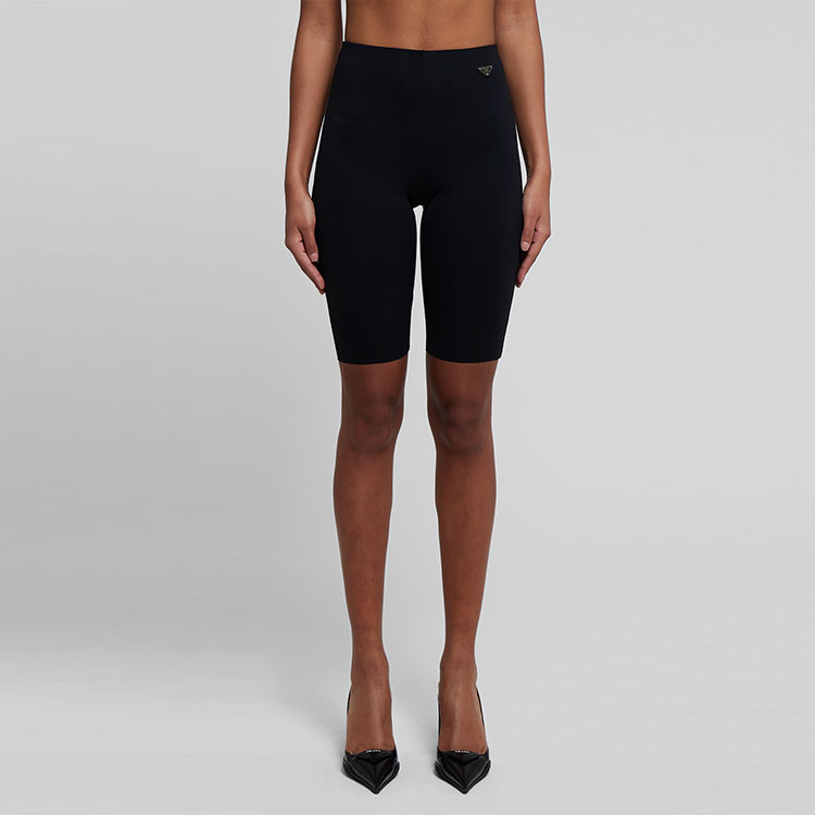 ショートパンツ PRADA Women Shorts  Burmudas P242IKSOOO15GJ F0002 Black Belted mohair and wool shorts in black - Prada | Mytheresa