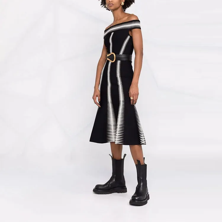 Alexander McQueen Jacquard Off shoulder Midi Dress-3
