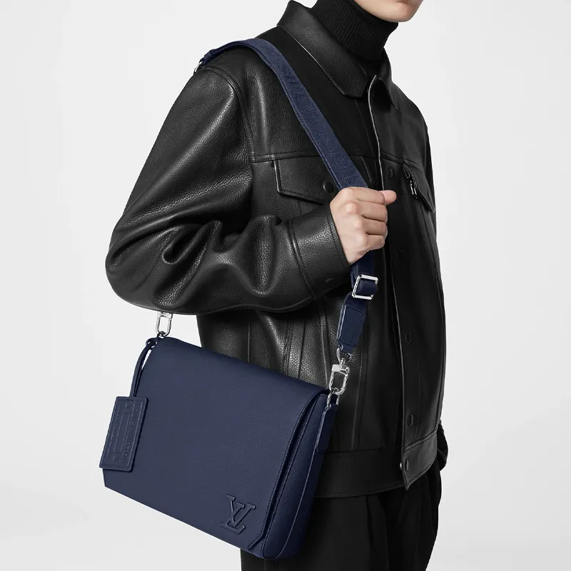 LOUIS VUITTON Takeoff Messenger-6