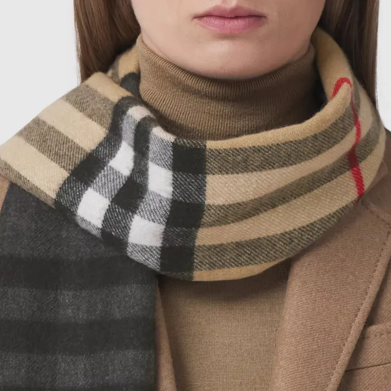 Burberry Contrast check Cashmere Scarf-4