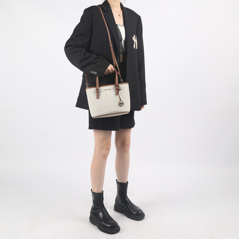 MICHAEL KORS マイケル JET SET XS TOTE 2WAY【送料0/国内即発】 MICHAEL KORS Jet Set Travel Extra-Small Logo Top-Zip Tote