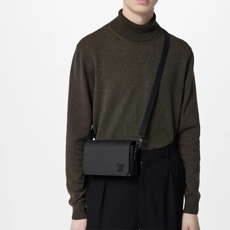 LOUIS VUITTON M82086 Fastline Wearable Wallet-6