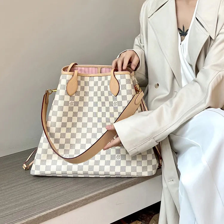 Luxury Care Artisan Workshop Cow Leather Bag Accessories Women's Coffee-4