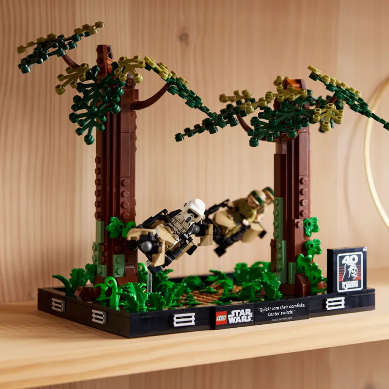 LEGO Endor Speeder Chase Diorama Building Blocks 75353-4