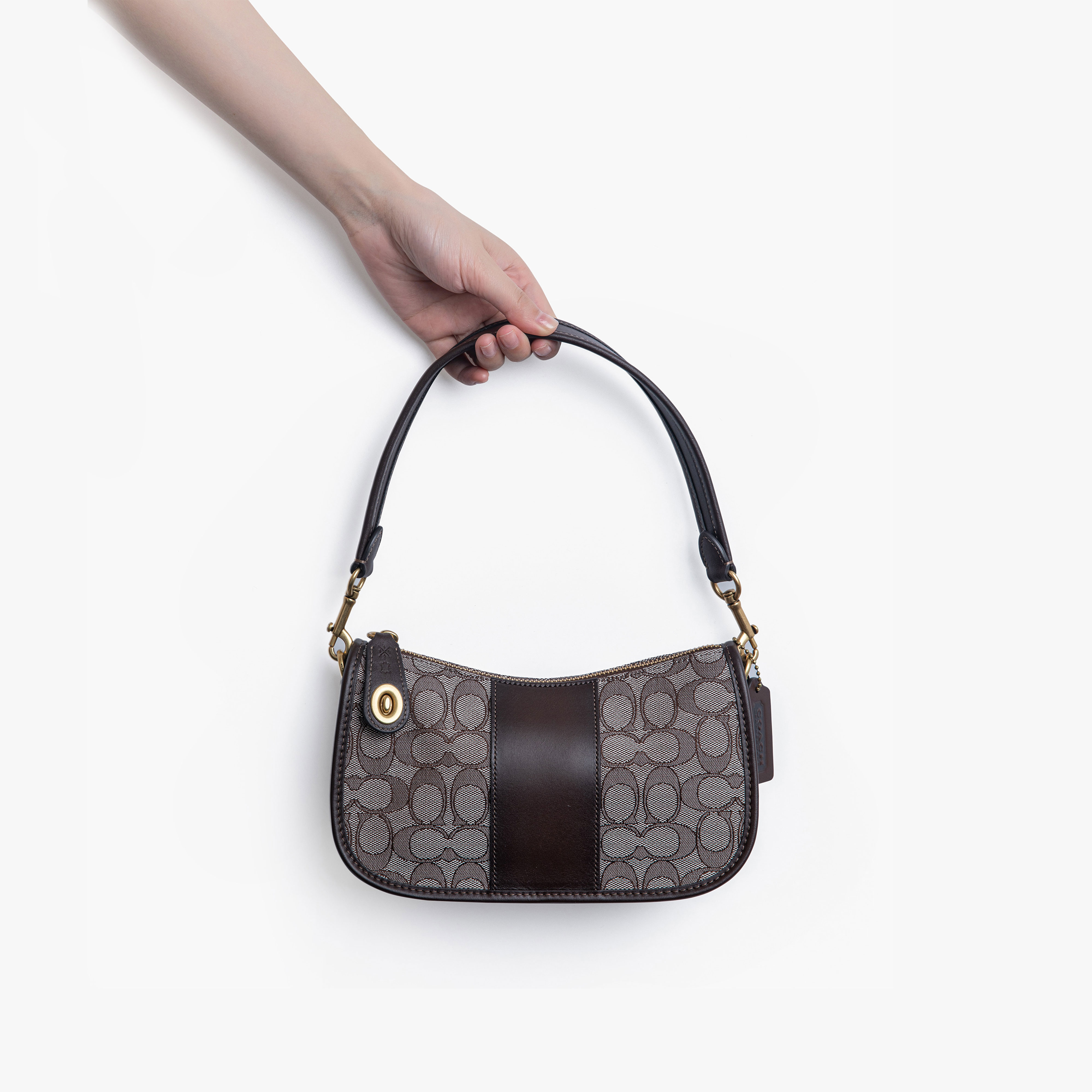 【国内/即発】 COACH ハンドバッグ Swinger Amazon.com: COACH Swinger 20, B4/Ruby : Clothing, Shoes
