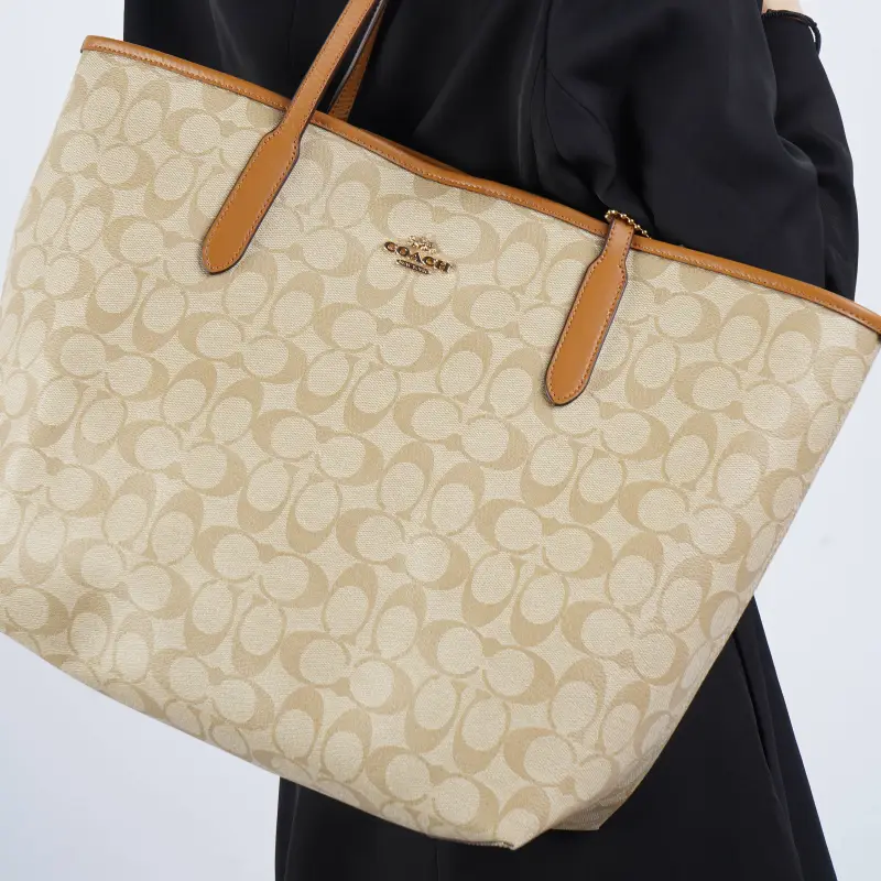 COACH City 33 Shoulder Bag Women's-6