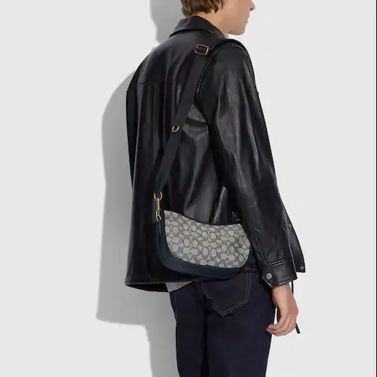 COACH Swinger Shoulder Bags-3
